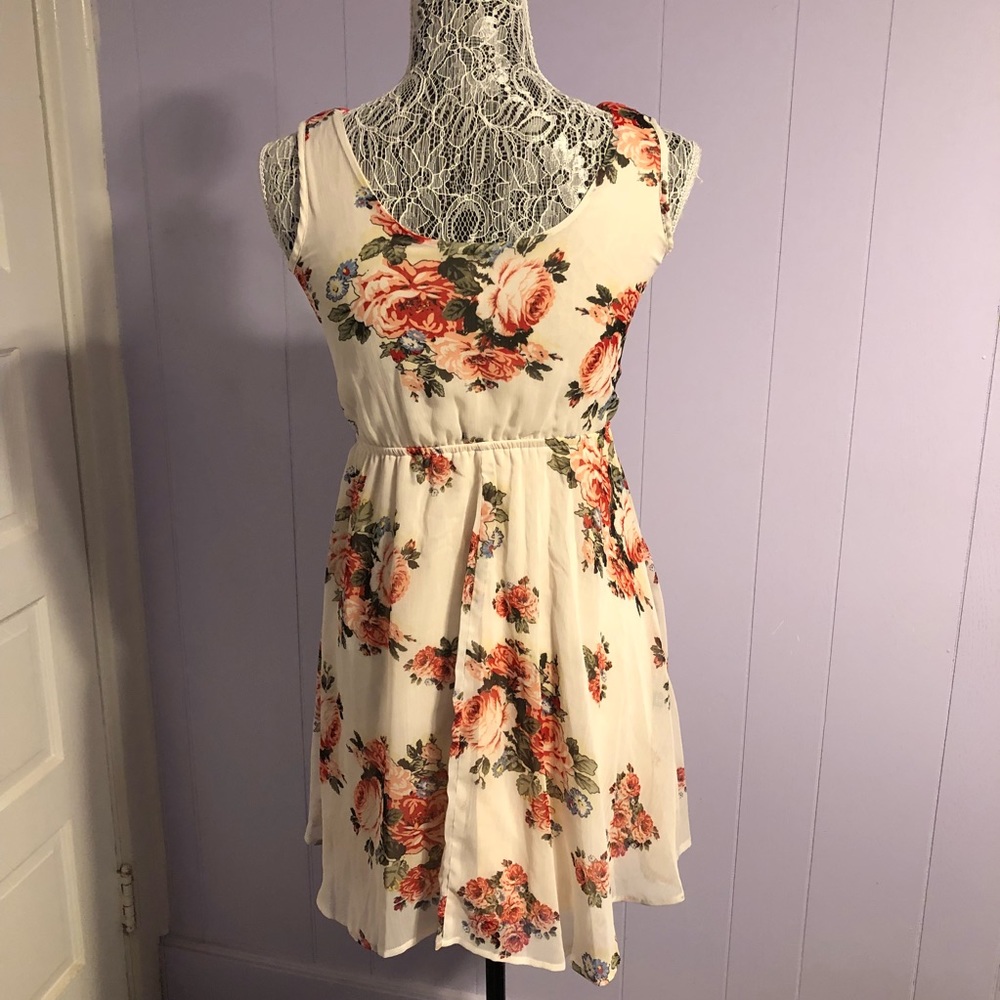 🙀last chance🙀 floral dress - Picture 3 of 4